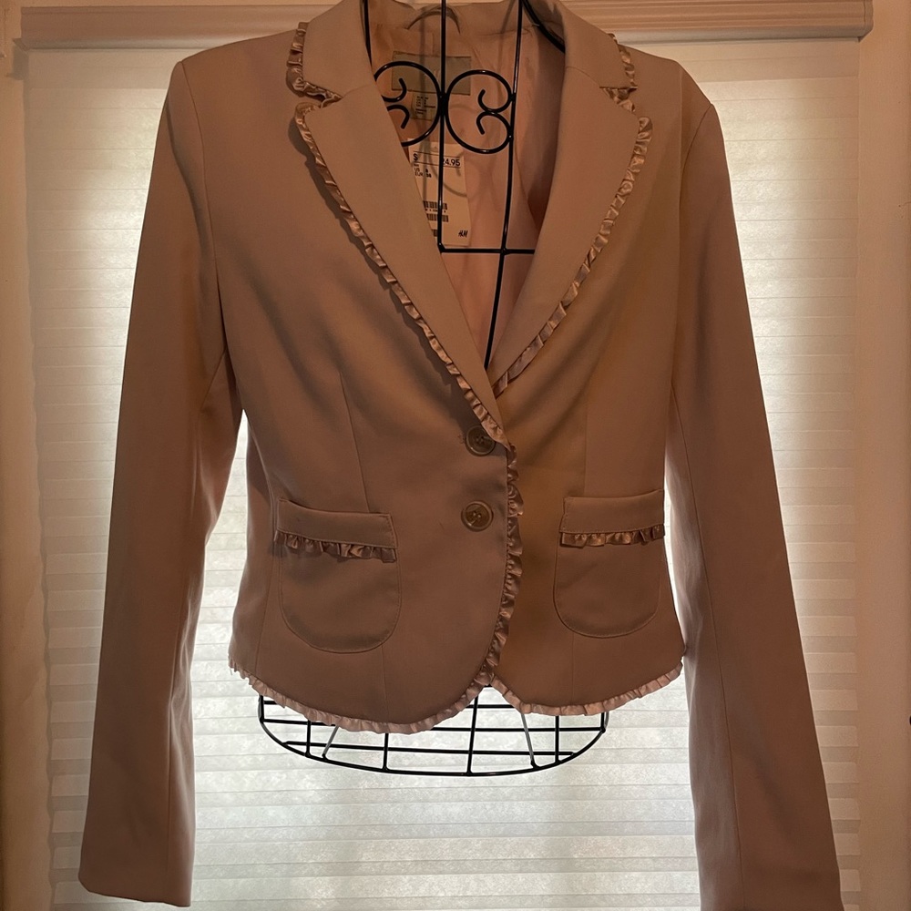 Cute ruffle trim blazer - Picture 2 of 11